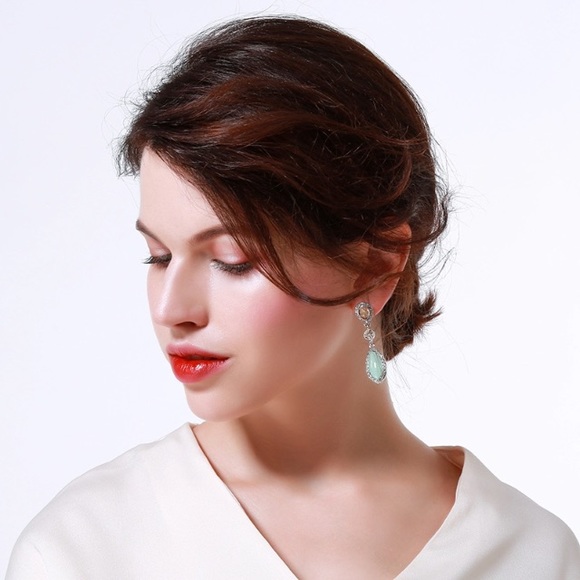 💍Beautiful Resin Dangle Earrings - Picture 3 of 4